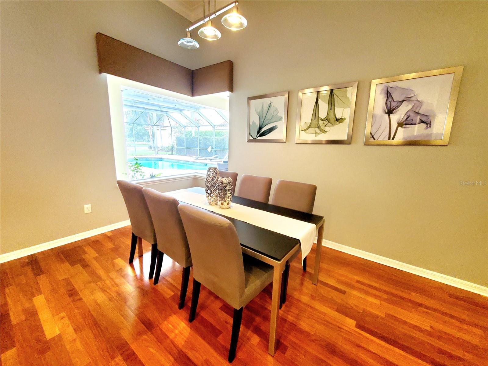 EAT-IN KITCHEN