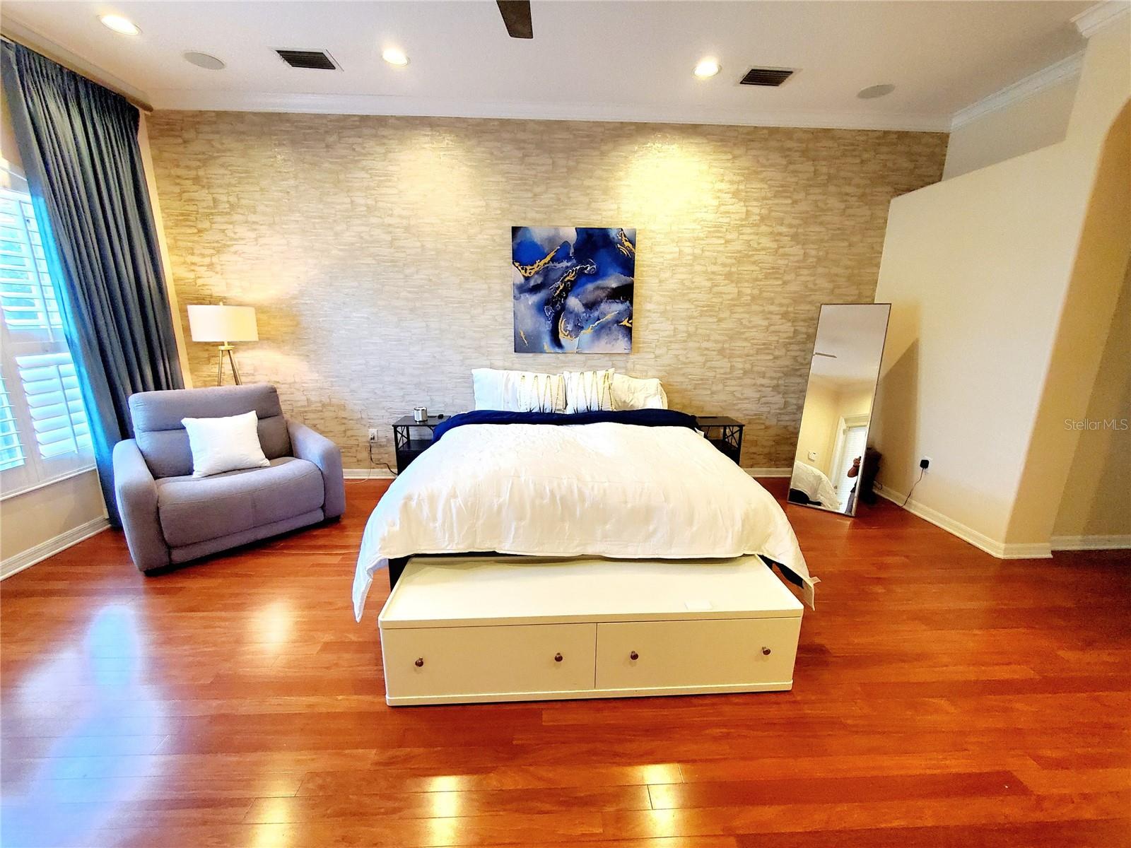COZY MASTER SUITE