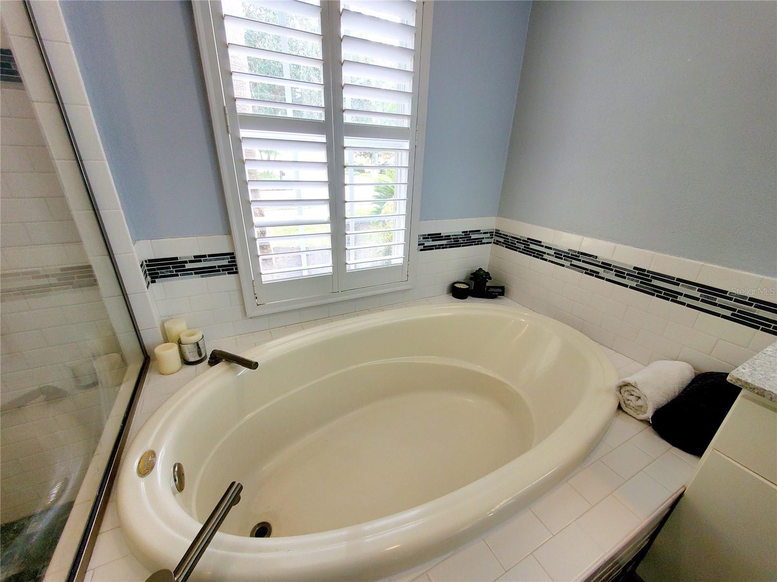 GARDEN TUB