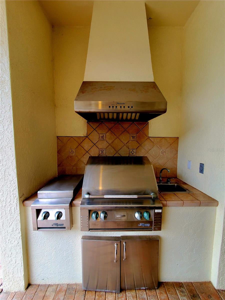 OUTDOOR KITCHEN
