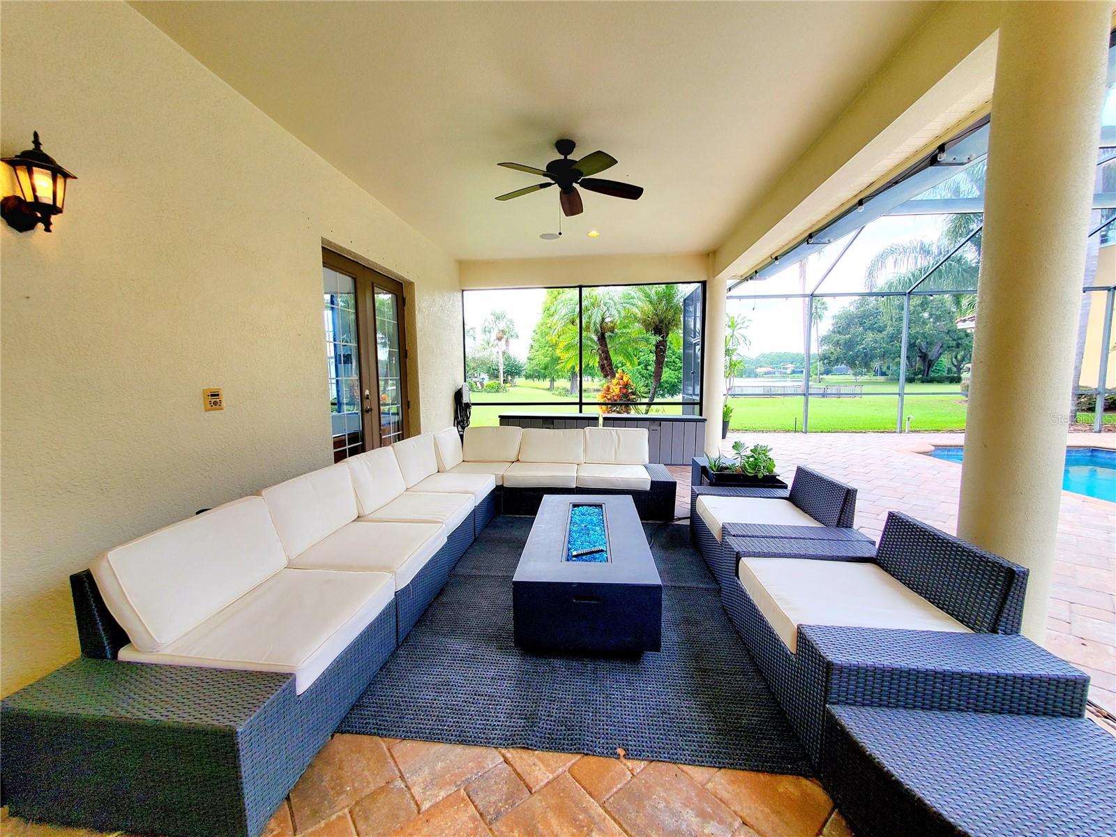 OUTDOOR LIVING ROOM