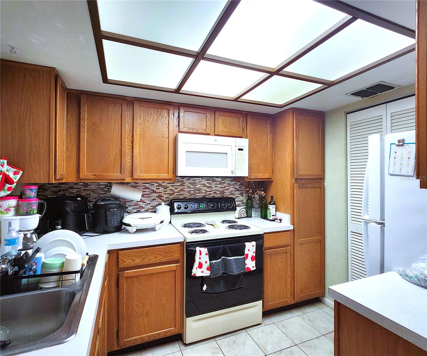 All appliances included: stove, microwave, fridge, dishwasher