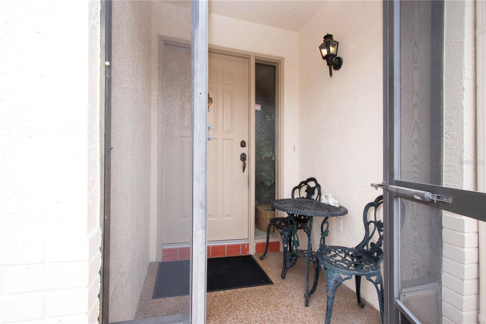 Screened entryway