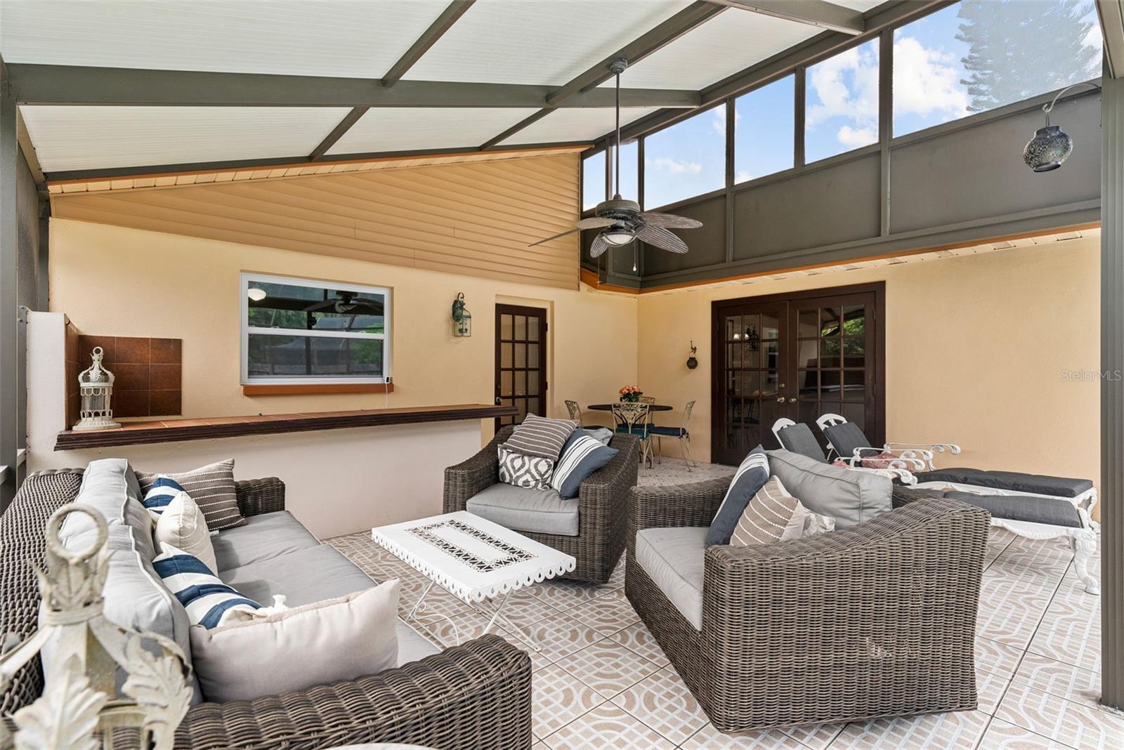 Another view of HUGE covered lanai