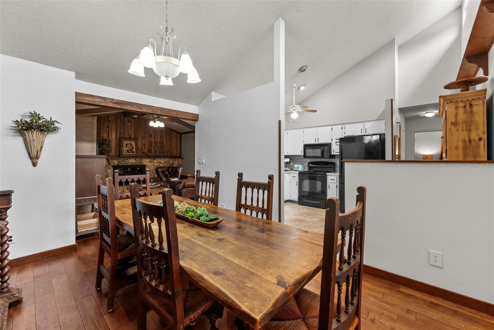 Comfortable dining space just off the kitchen, perfect for casual meals or family gatherings.