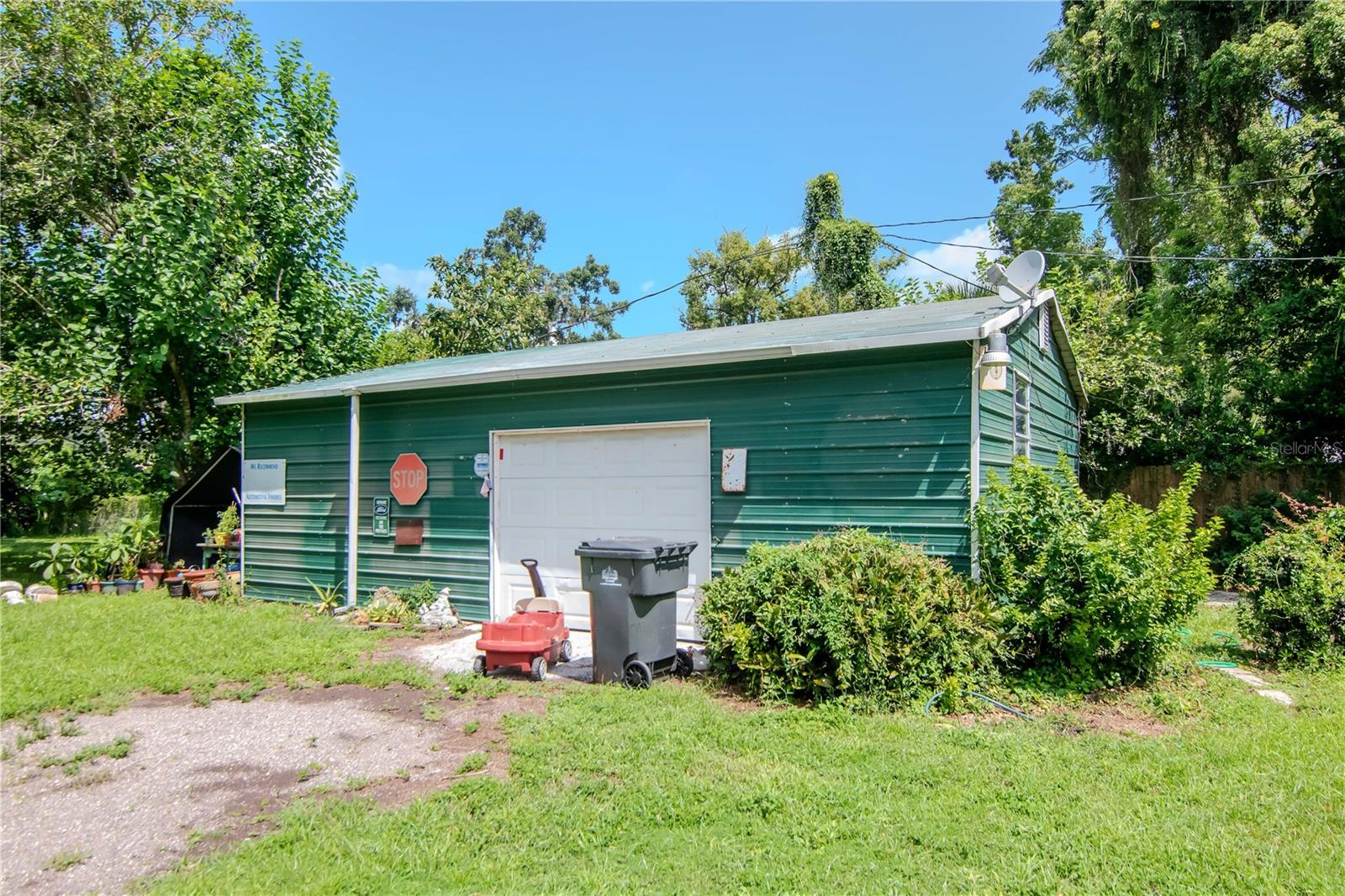 Huge Workshop/Garage / Storage