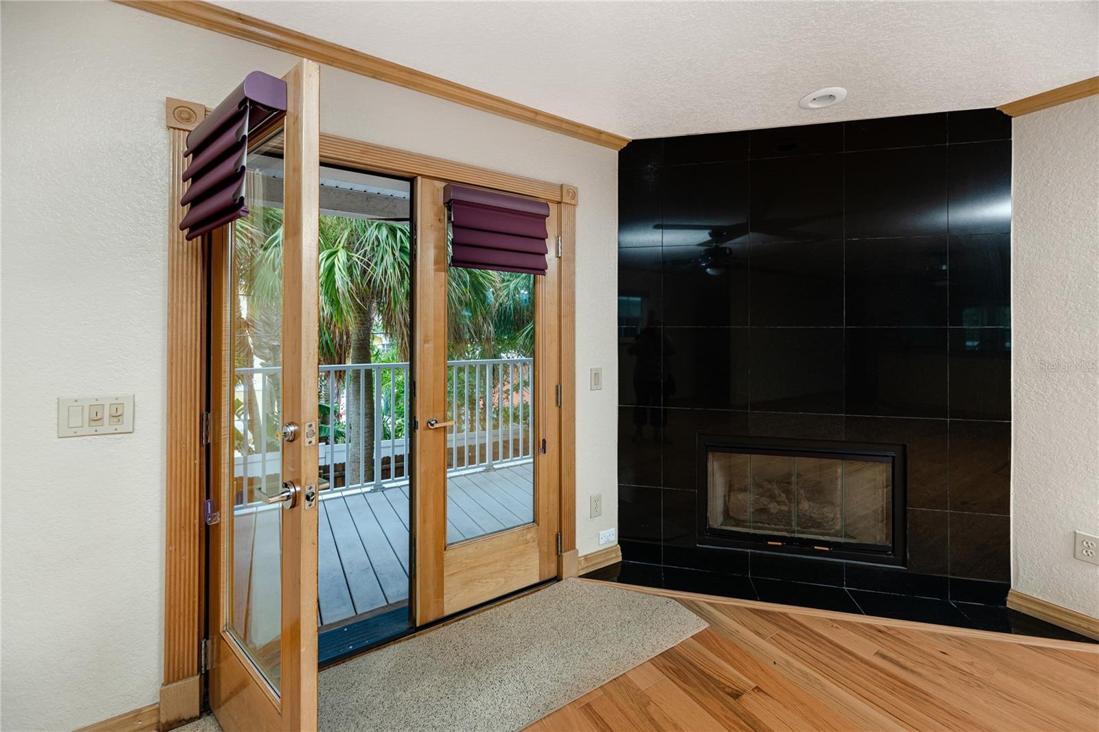 2nd floor door to patio