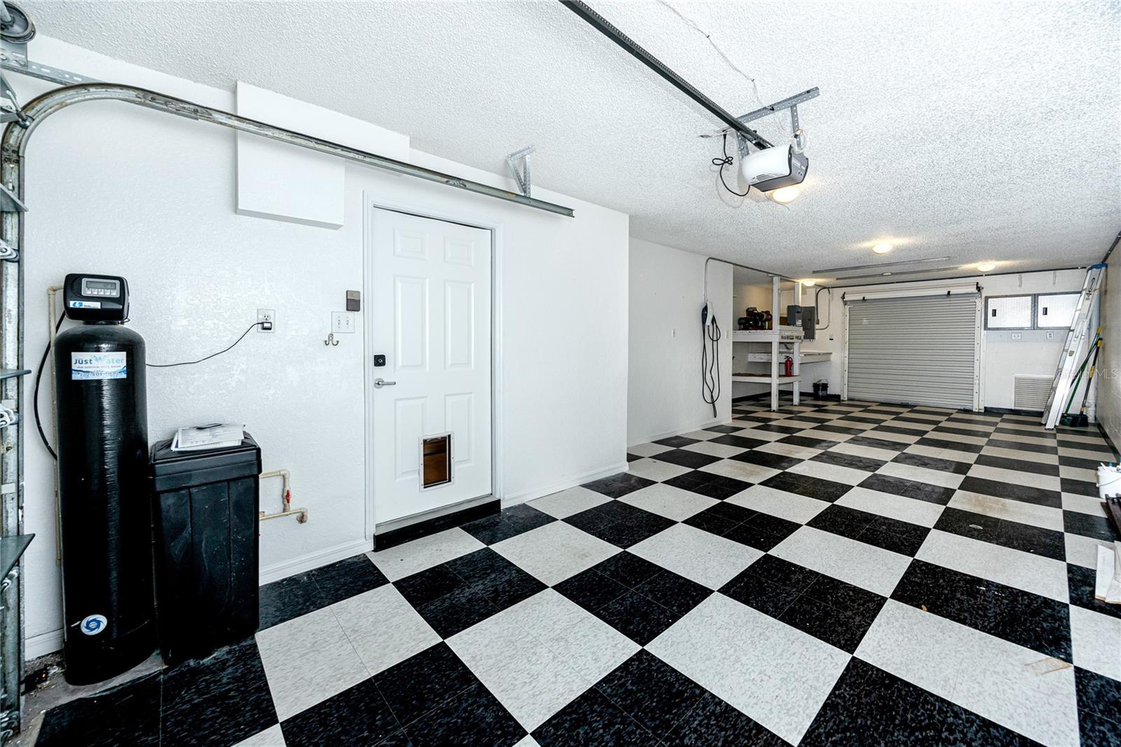 Tandem garage