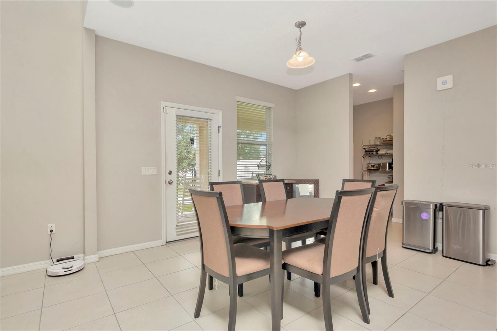 dining area (open floorplan)