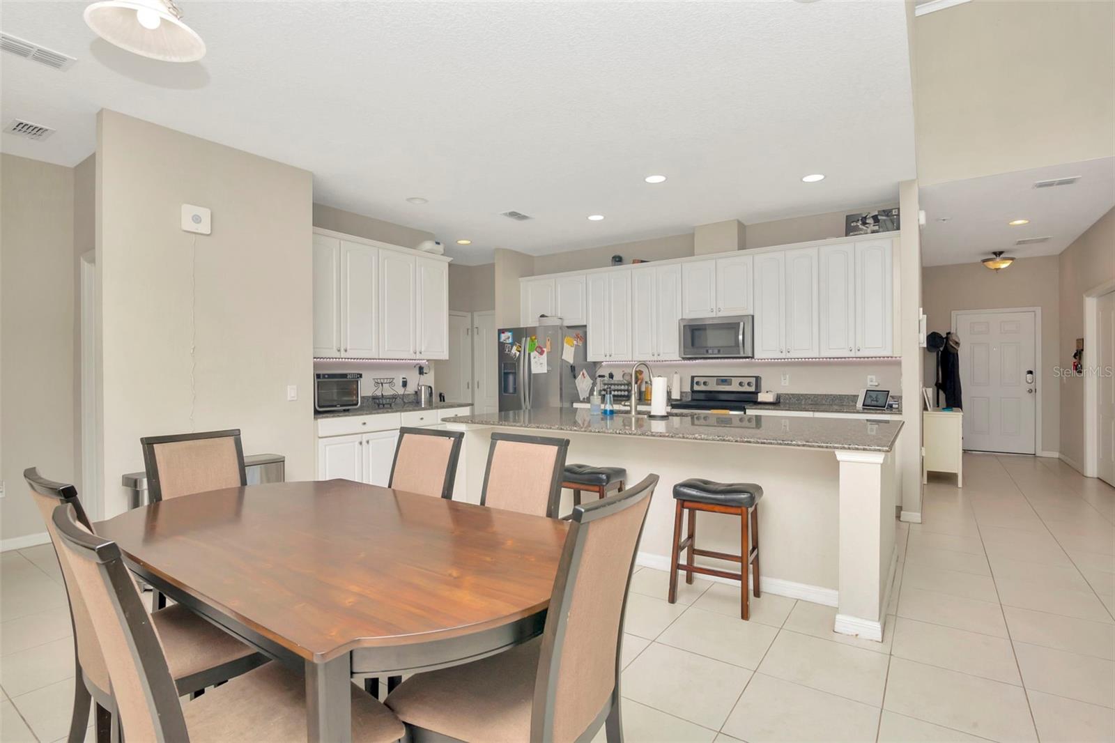 dining area (openfloor plan)