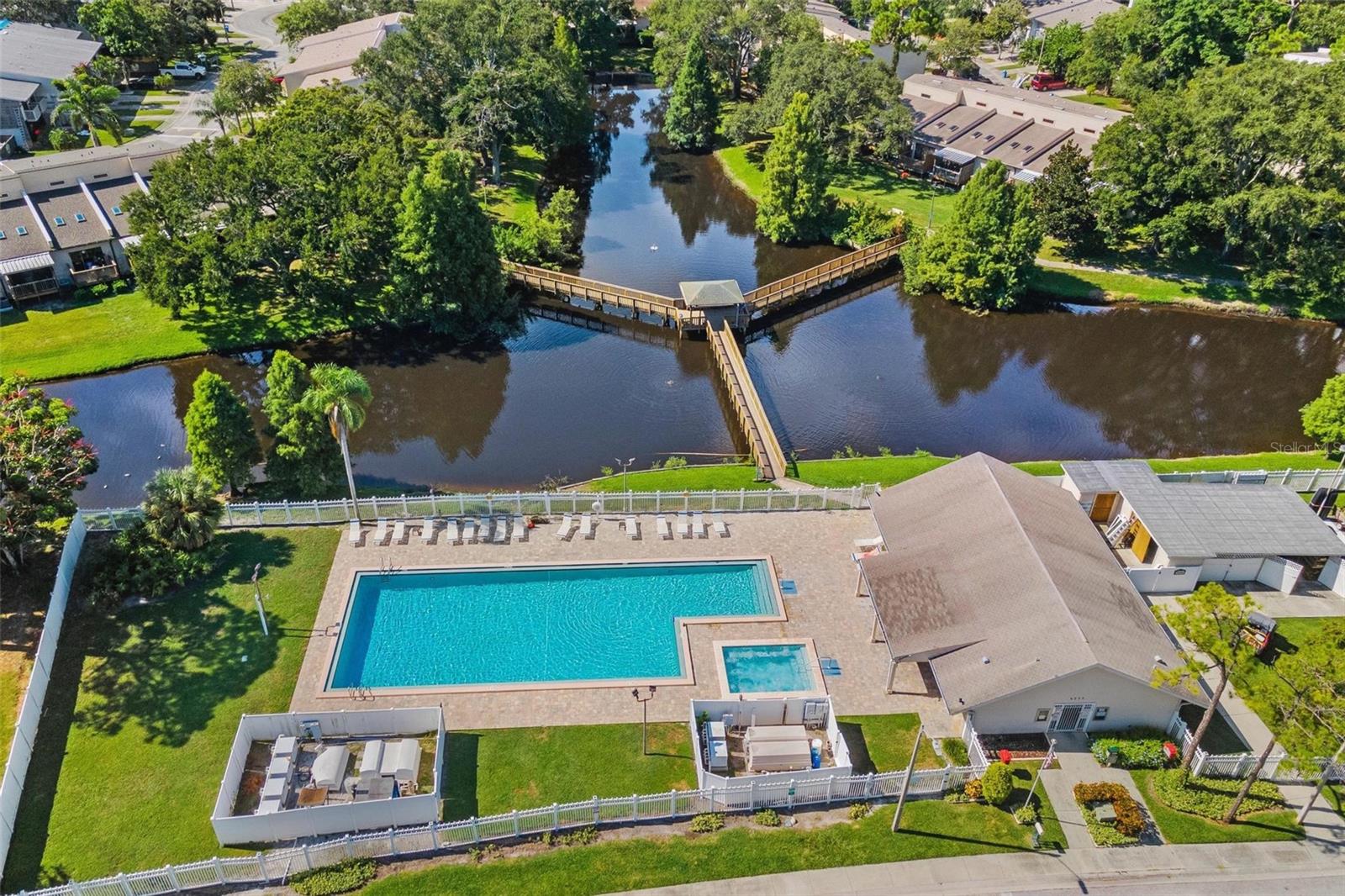 Community pool and spa!