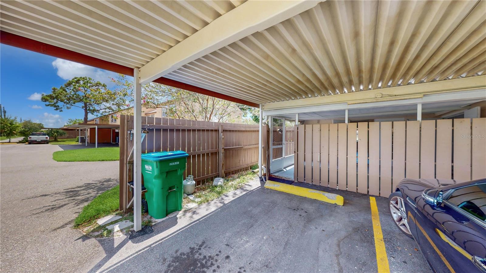 Parking / Carport