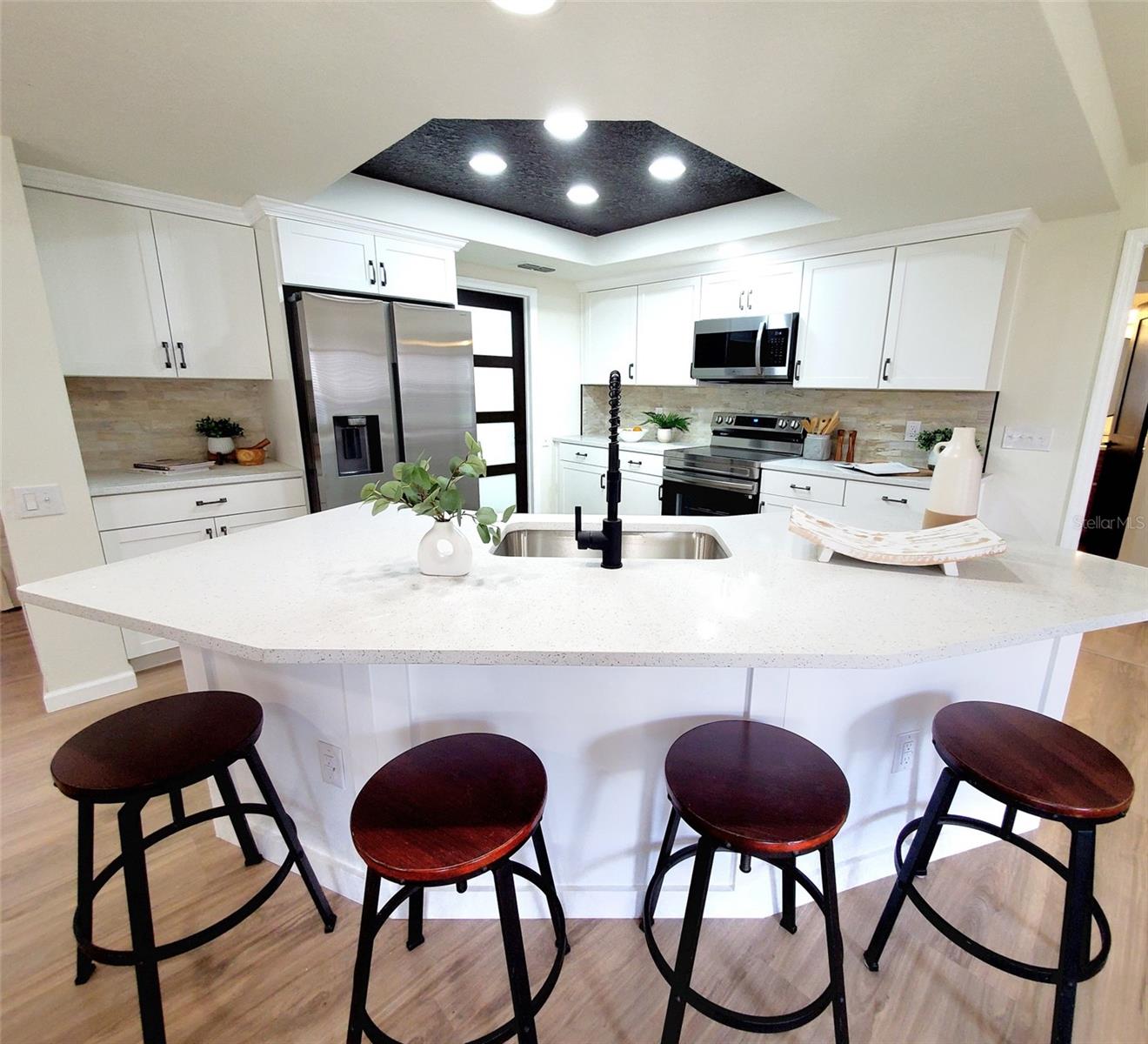ISLAND KITCHEN
