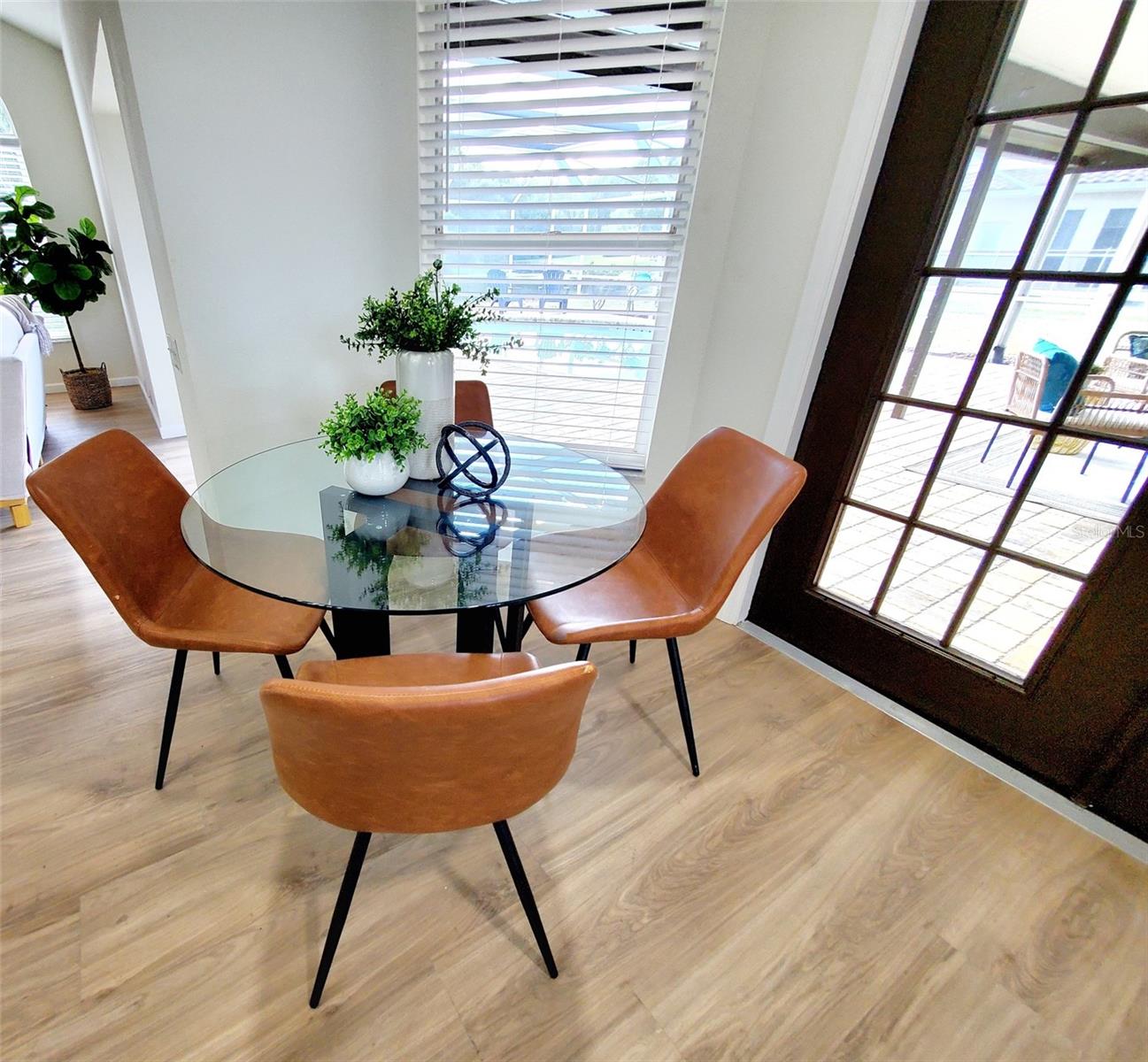 DINETTE AREA