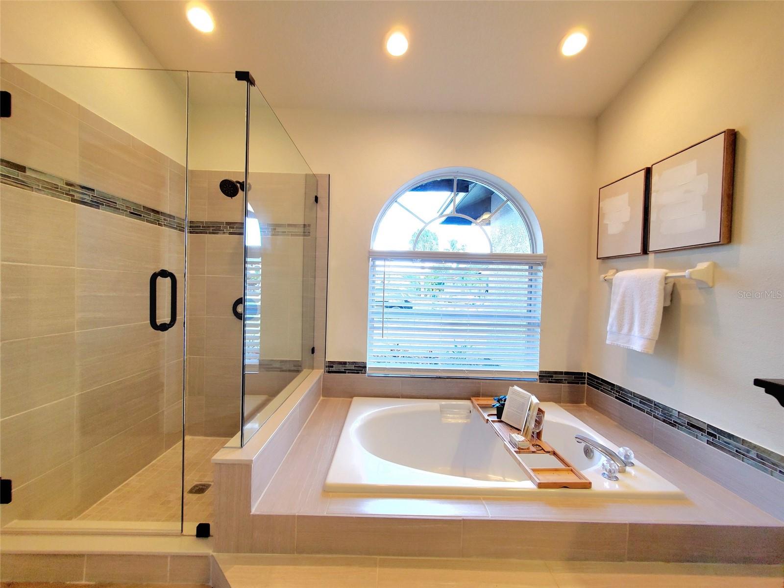 GARDEN TUB/SHOWER