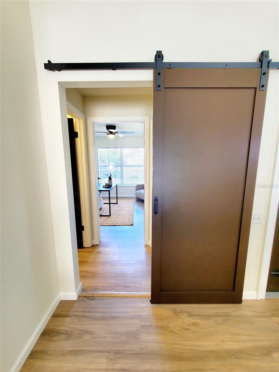 HIDDEN OFFICE/BEDROOM
