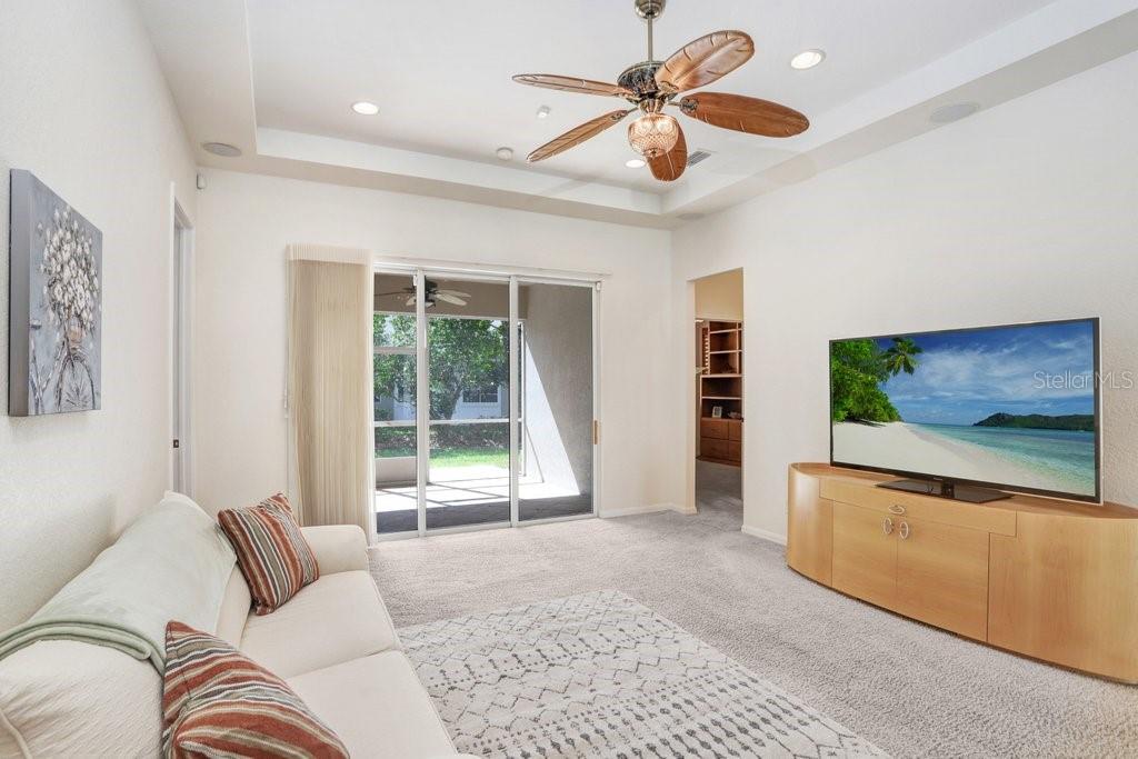 Living Room with tray ceiling