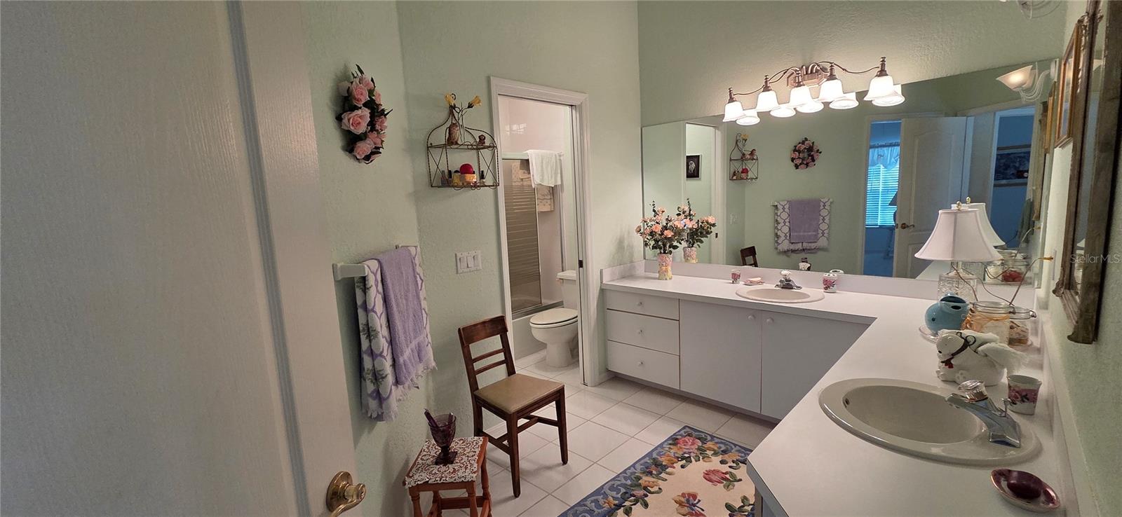 Ensuite / Hall Bath