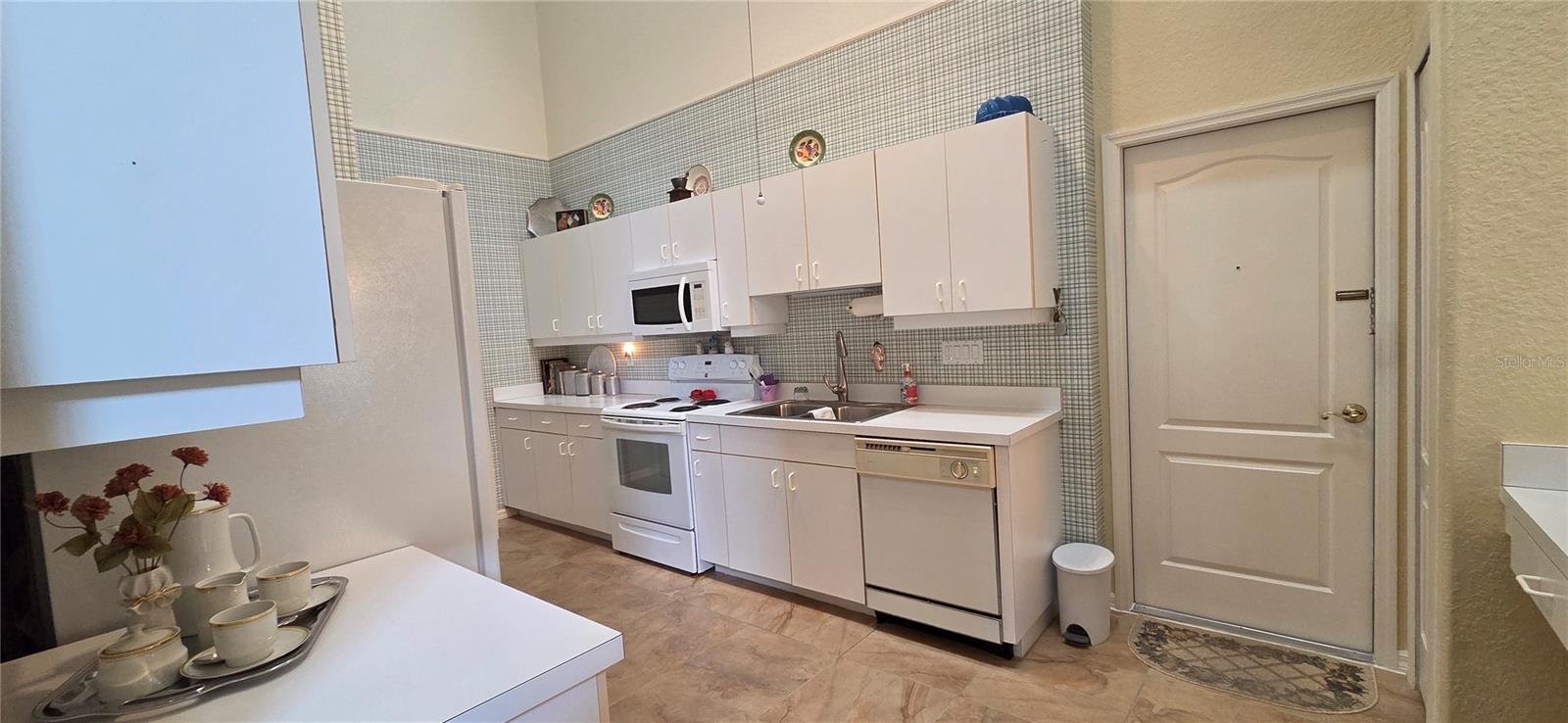 Kitchen with lots of cabinets