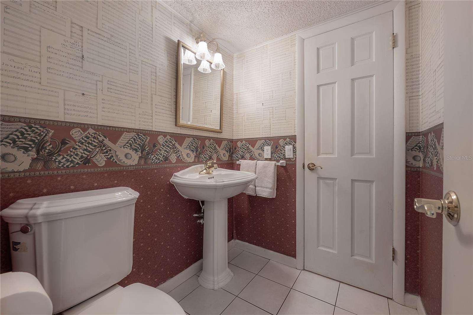 Downstairs 1/2 bath