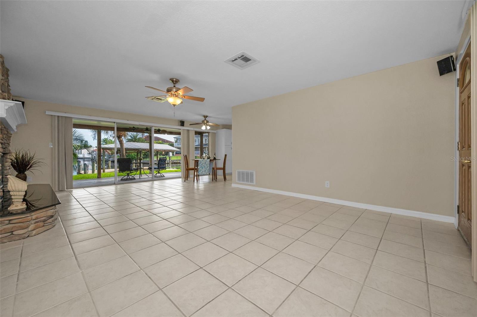 LIVING RM/FAMILY RM/DINING RM