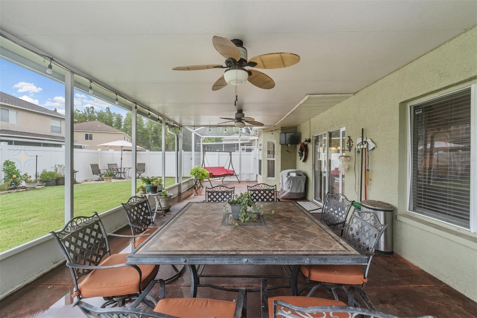 Super Large Lanai with lights and fans with lights/Covered
