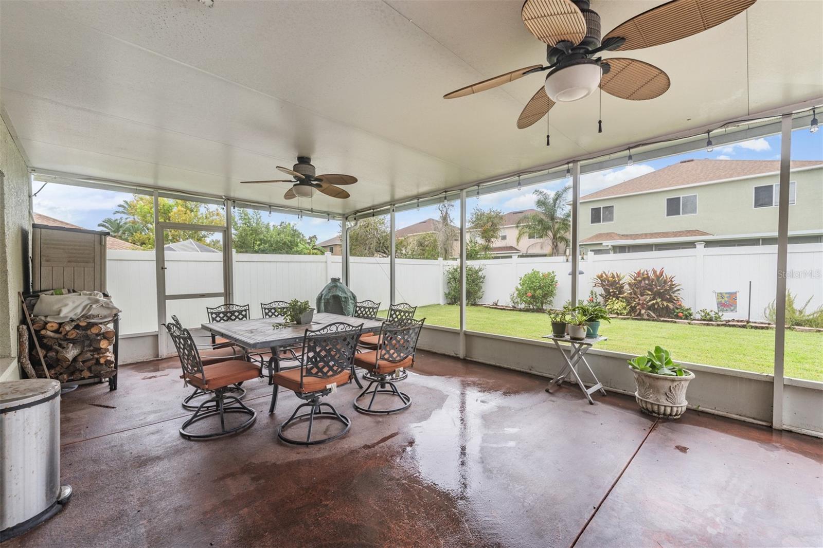 Super Large Lanai with lights and fans with lights/Covered