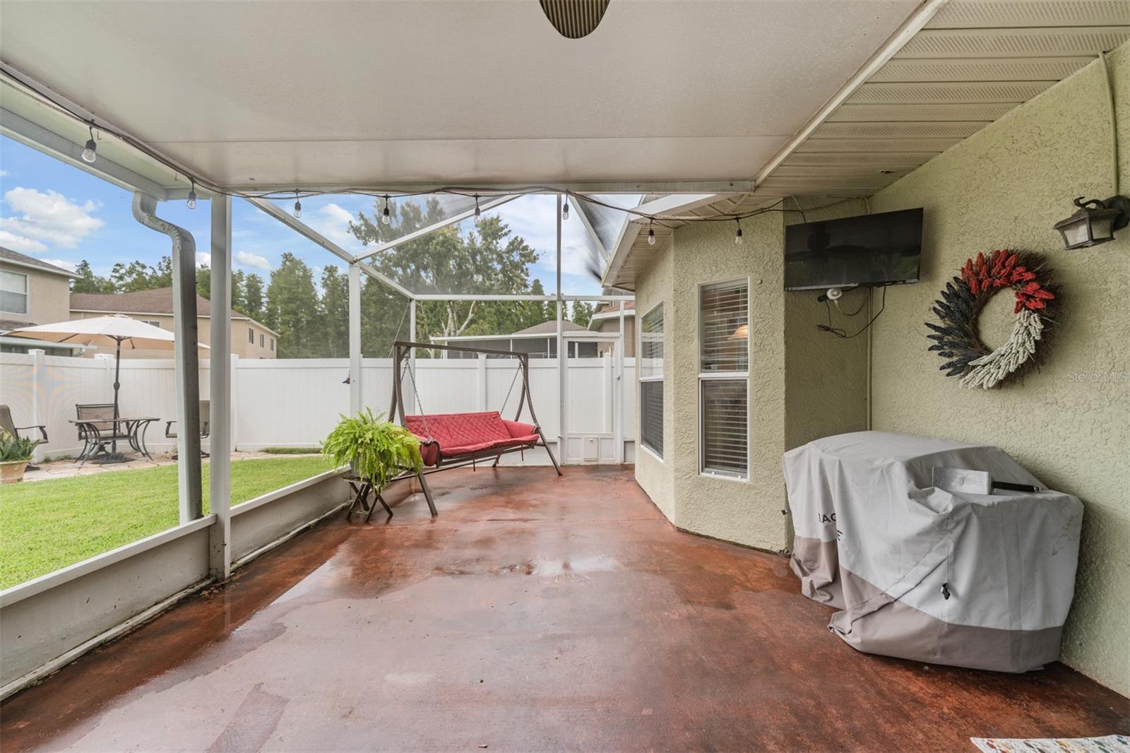 Super Large Lanai with lights and fans with lights/Covered
