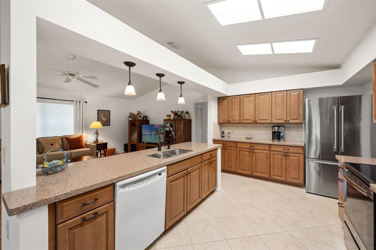 A dividing island that doubles as buffet space.