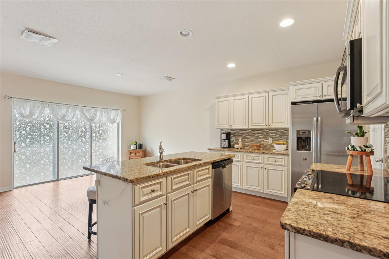 Beautiful Island Kitchen Floor Plan!