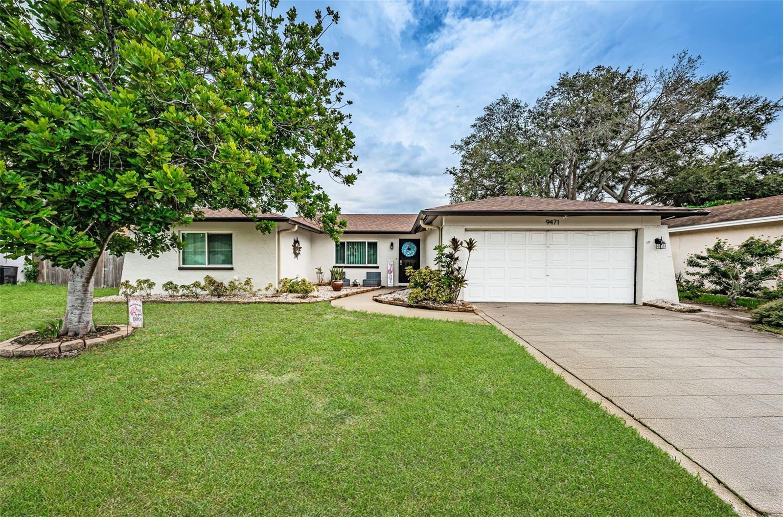 Welcome to 9471 118th St in unincorpoated Seminole