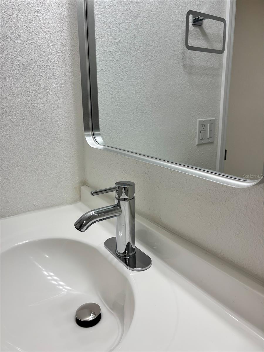 Bathroom sink