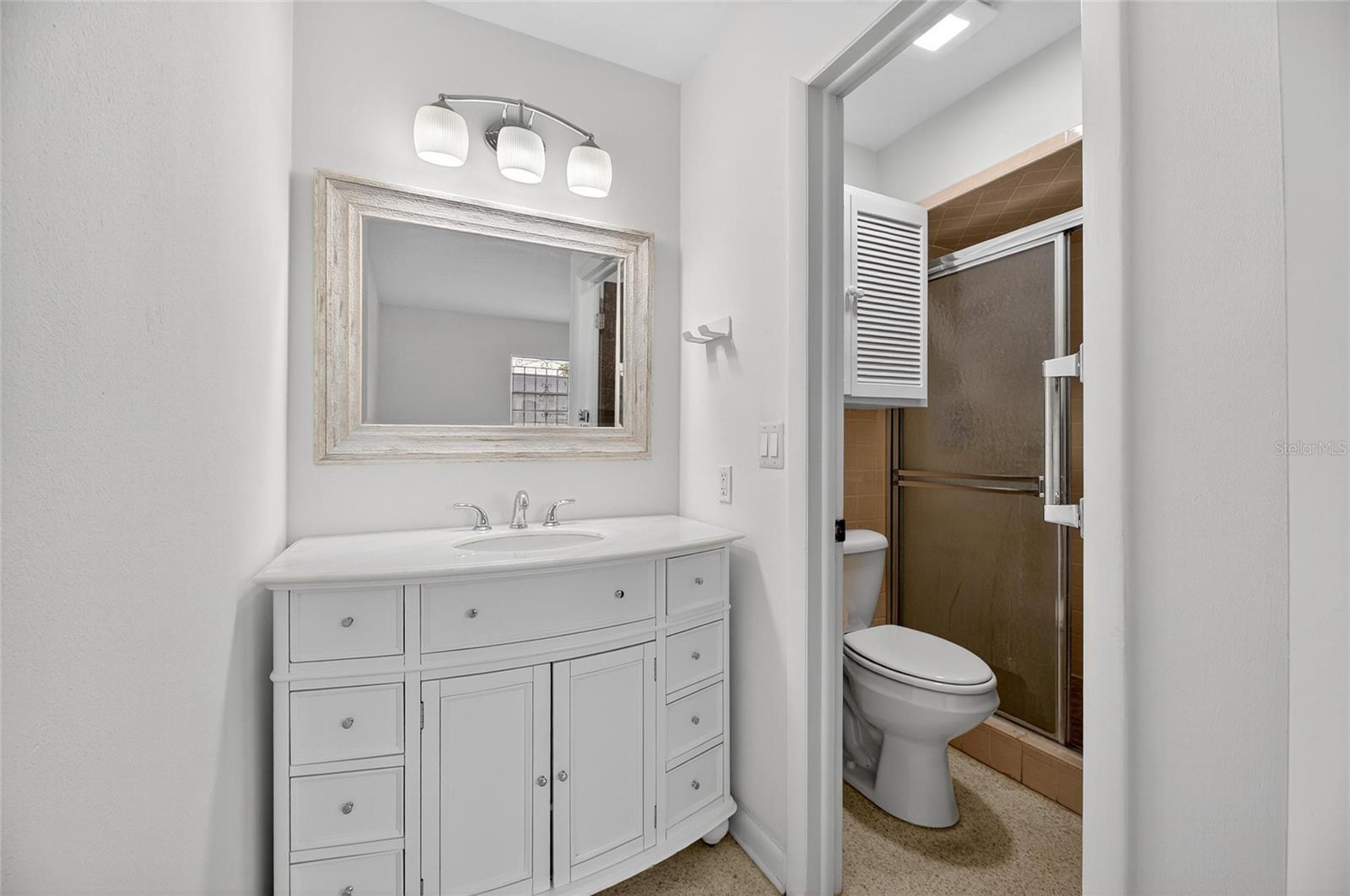 2nd Primary Bedroom with en-suite bath