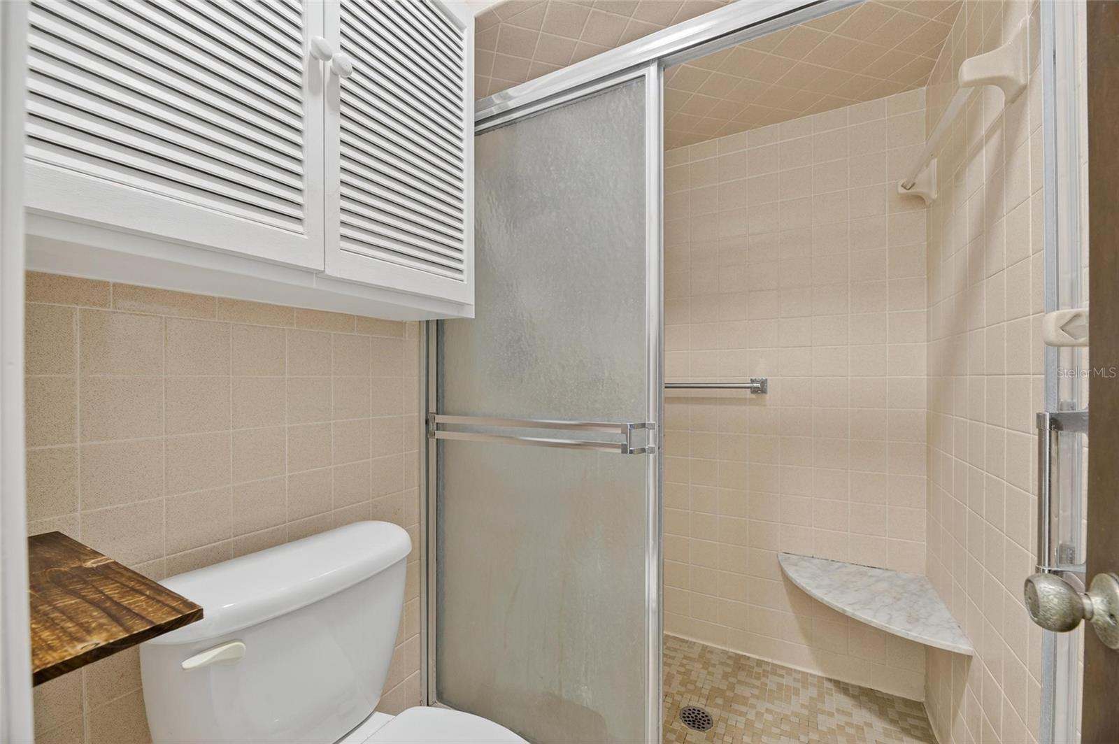 2nd Primary en-suite bath