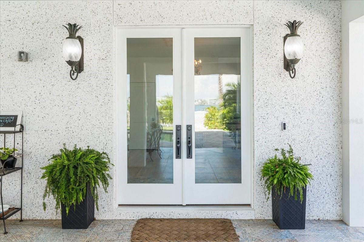 Entrance: Outdoor, Front Entrance
