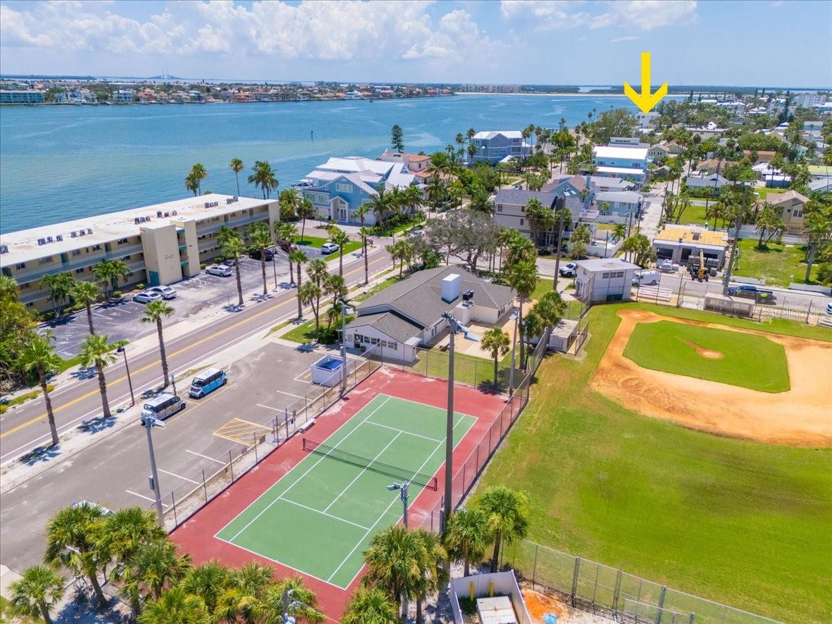 Only 5 short blocks to Hurley Park: No membership needed for: pickle ball, tennis, dog park, and baseball field