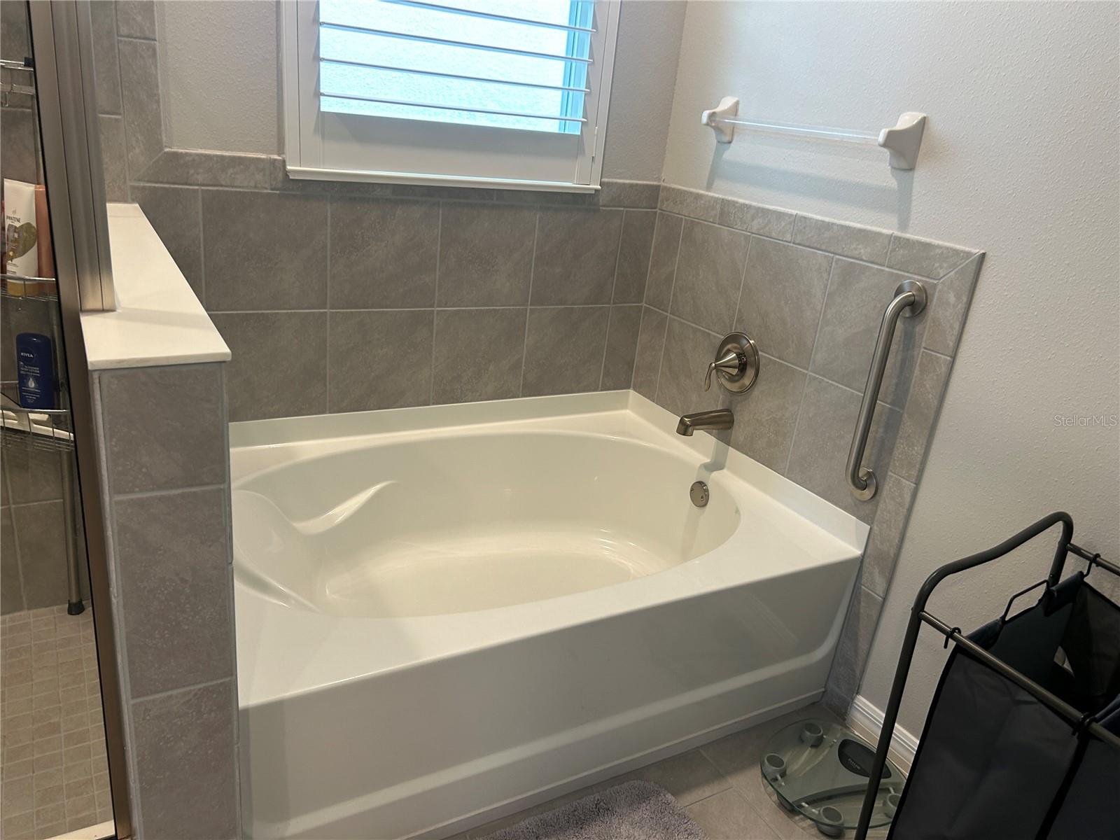 PRIMERY  BATHROOM