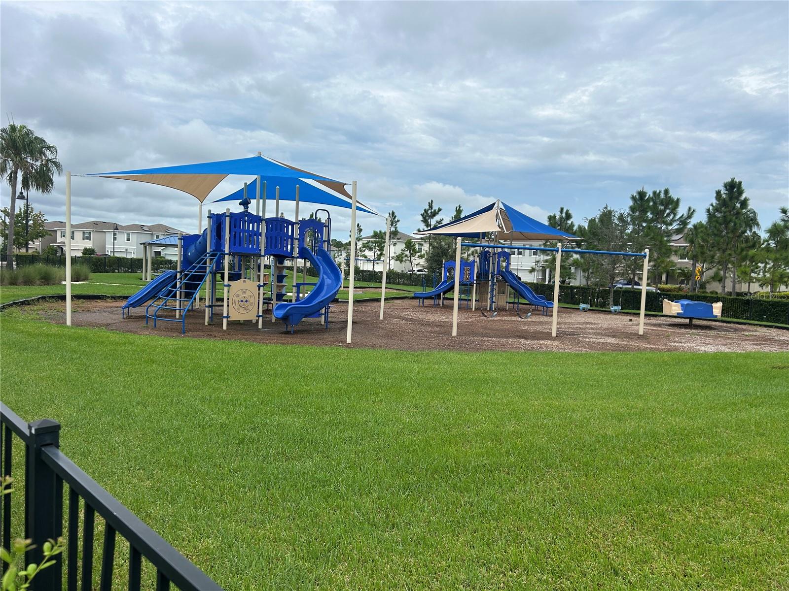 PLAY GRPOUND