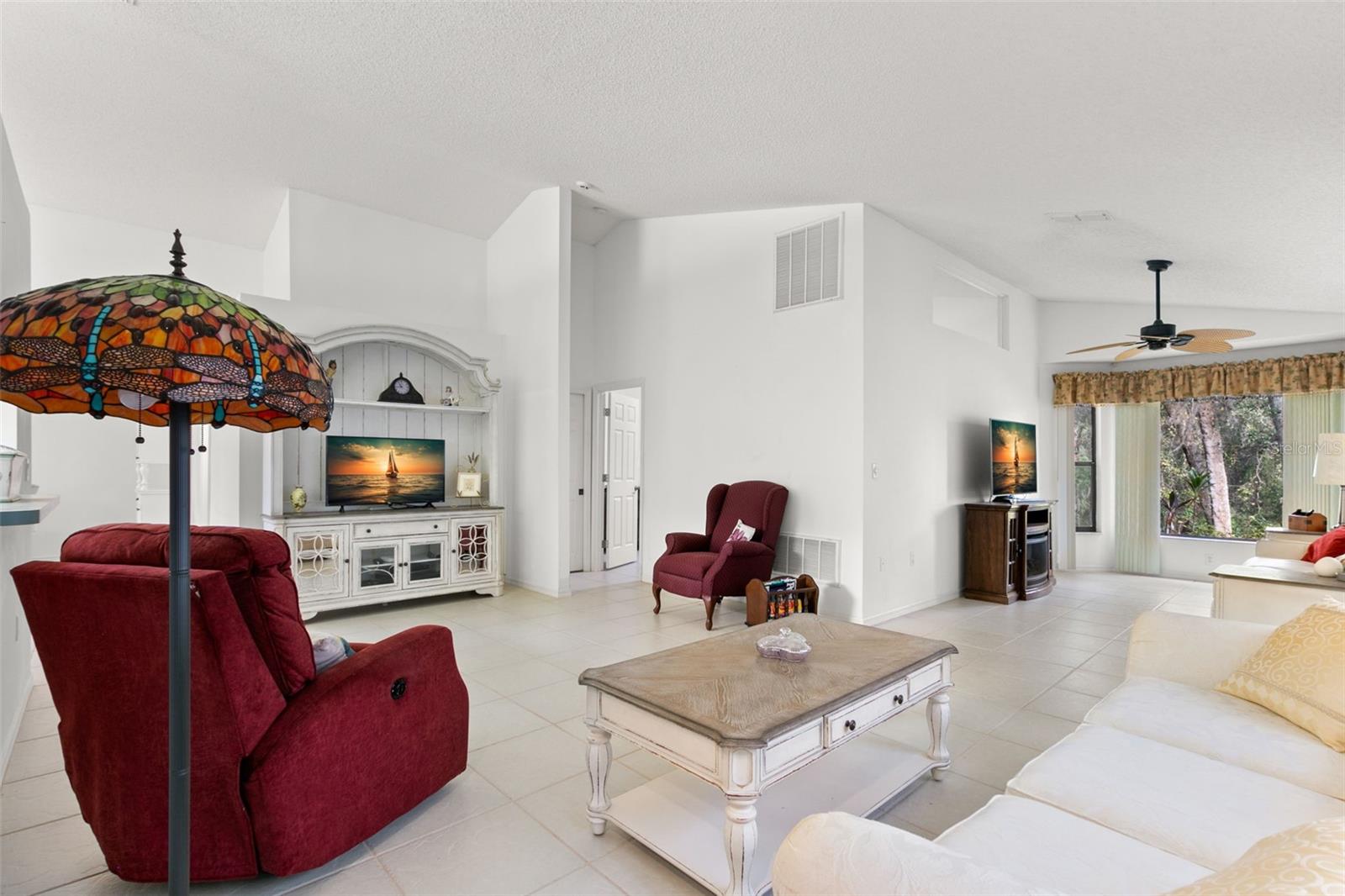LIVING ROOM 2