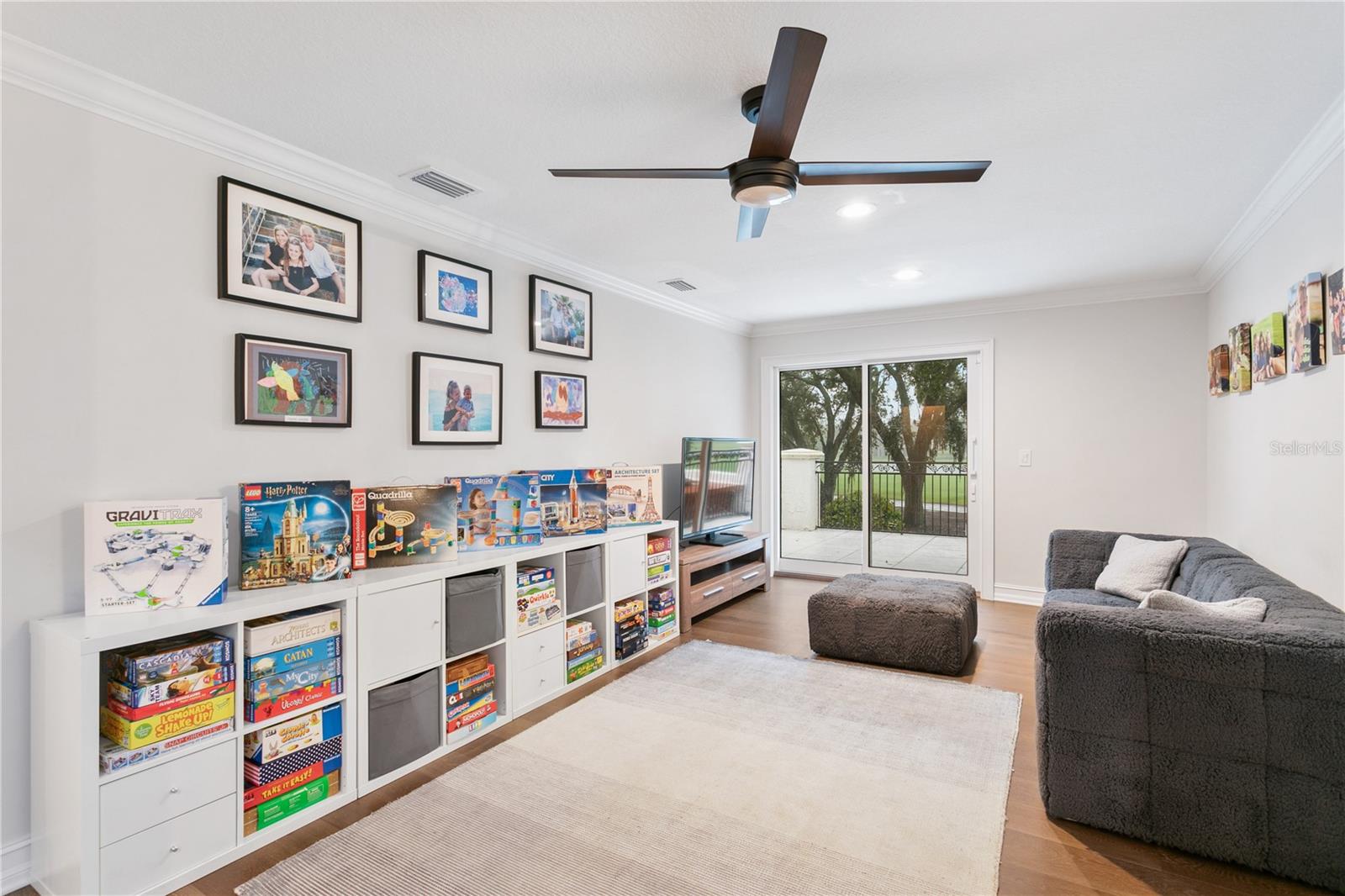 Upstairs Bonus Room with Balcony and full bath