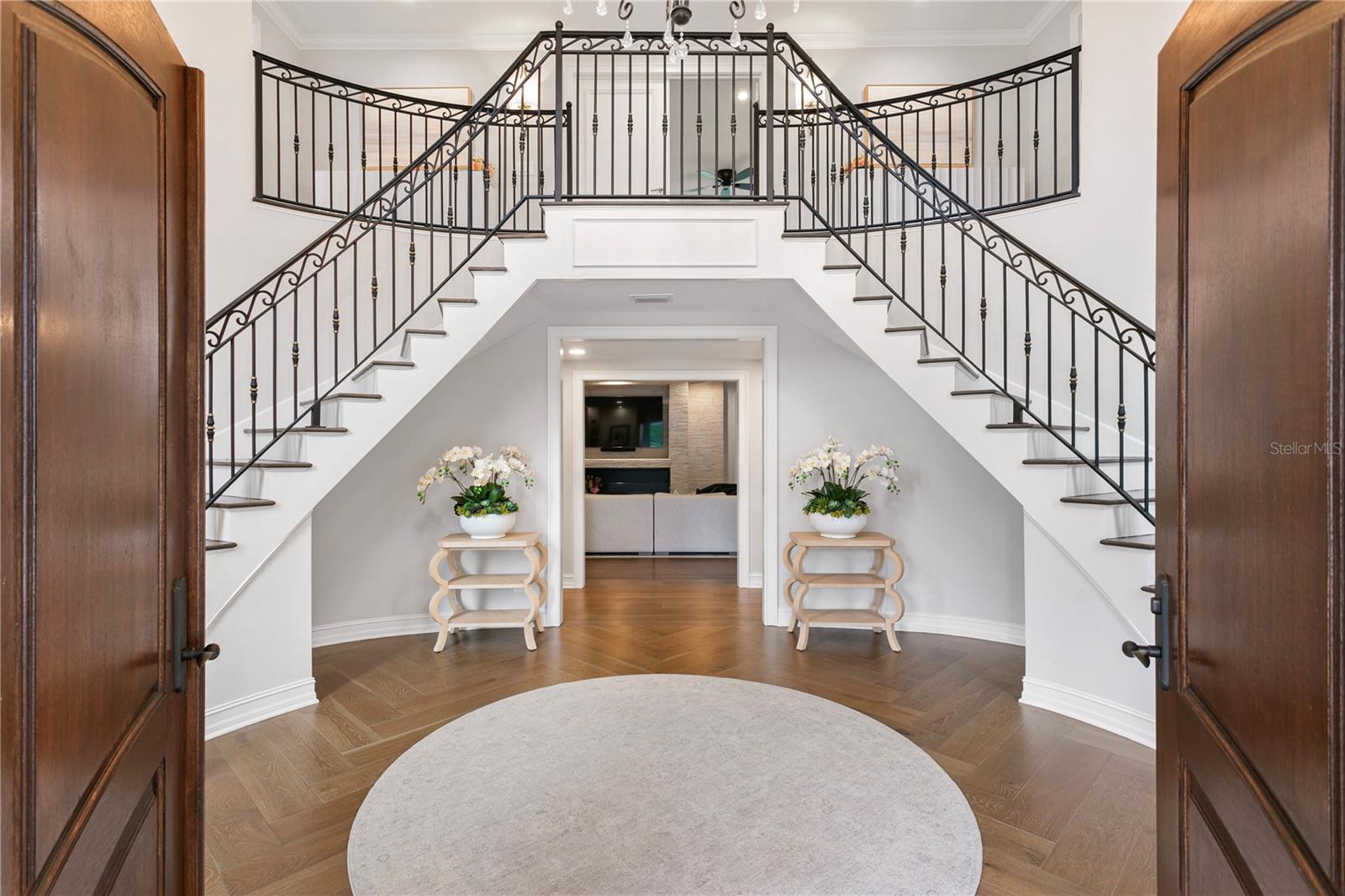 Immpressive 2-story Foyer