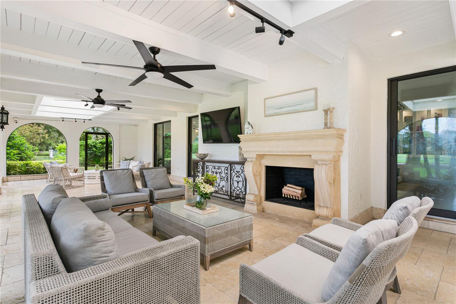 Sitting area with Fire Place