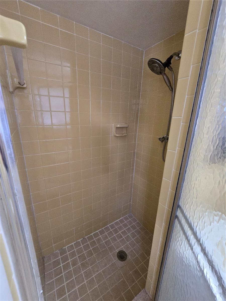 Primary bathroom, ensuite
