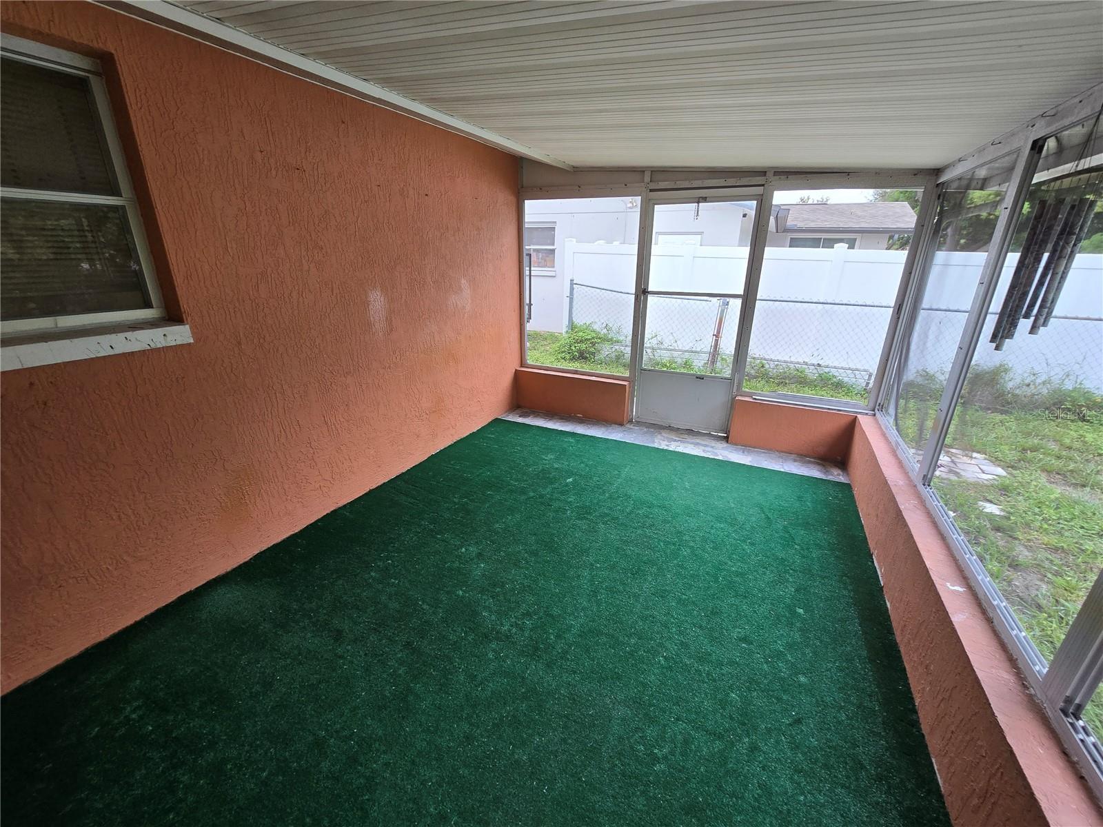 screen enclosed back porch
