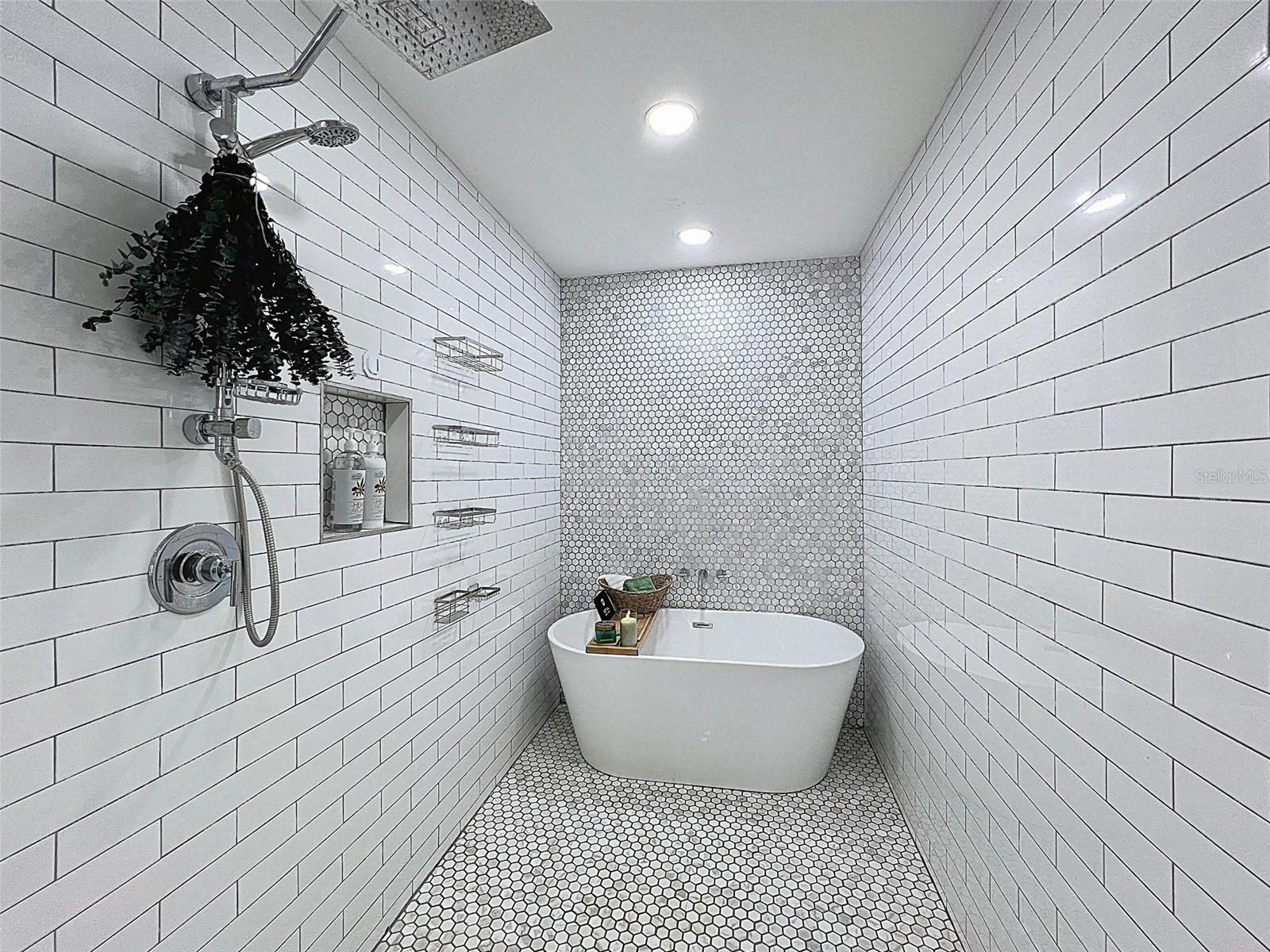 Gorgeous free standing tub