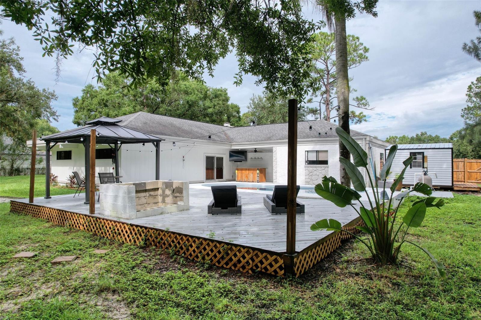 Oversized Party Deck