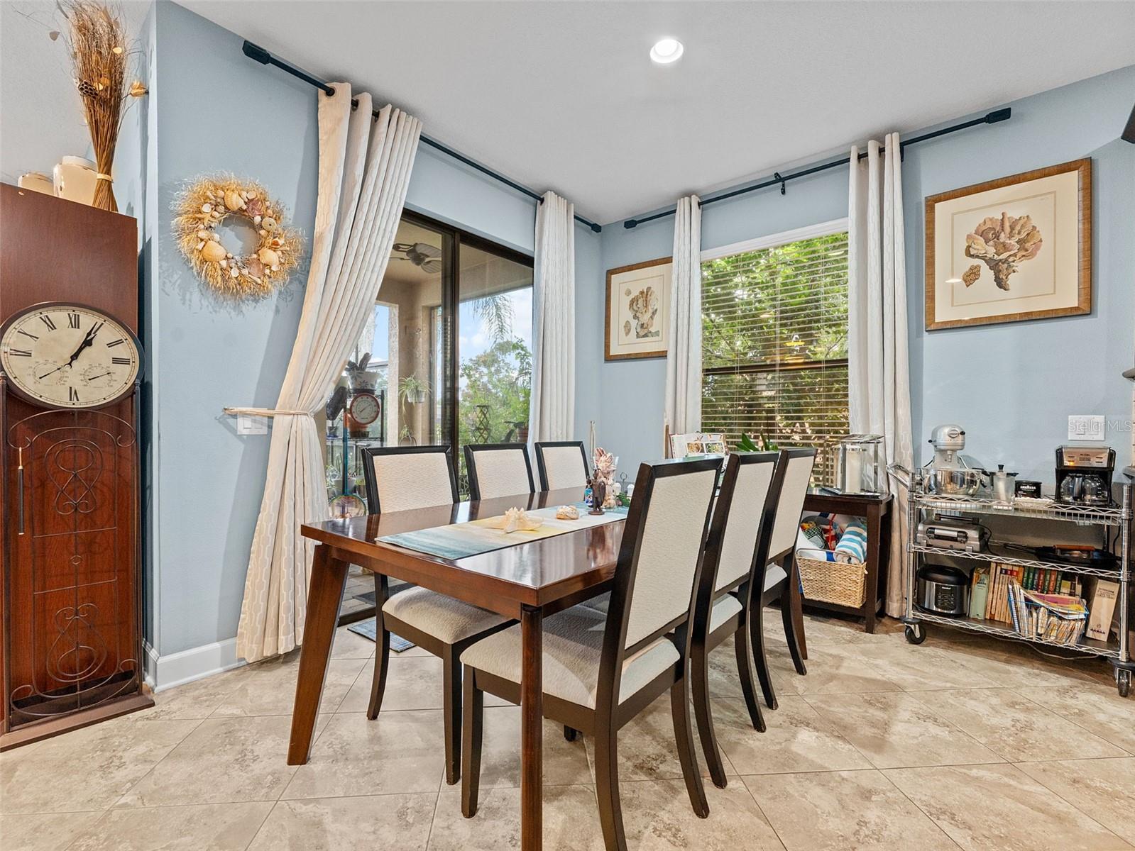 Eat in dining space
