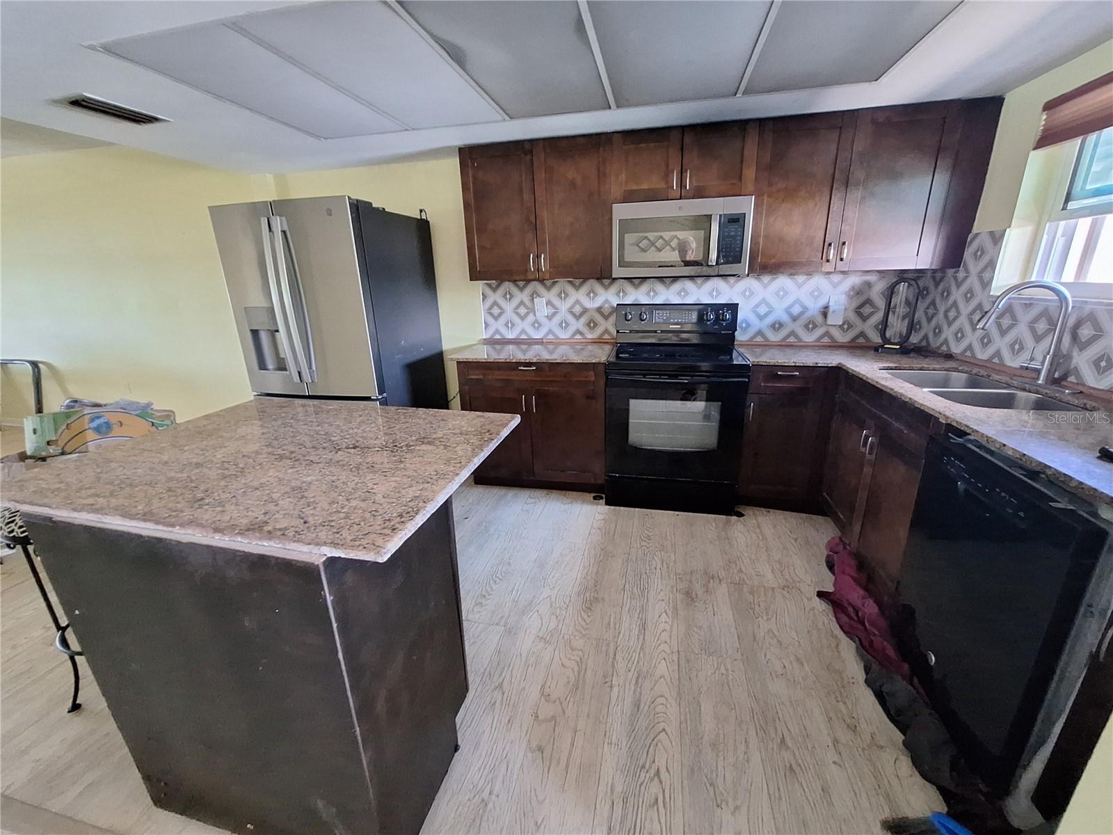 Gorgeous Kitchen with Granite