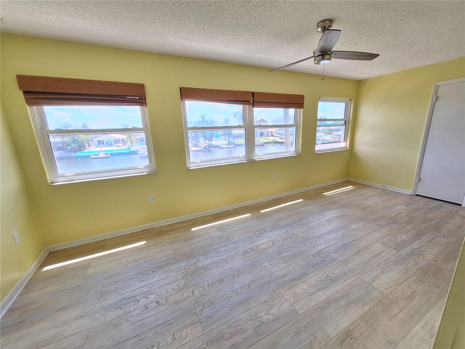 Cheerful 20ft Family / Bonus Room with Walk-in in Closet