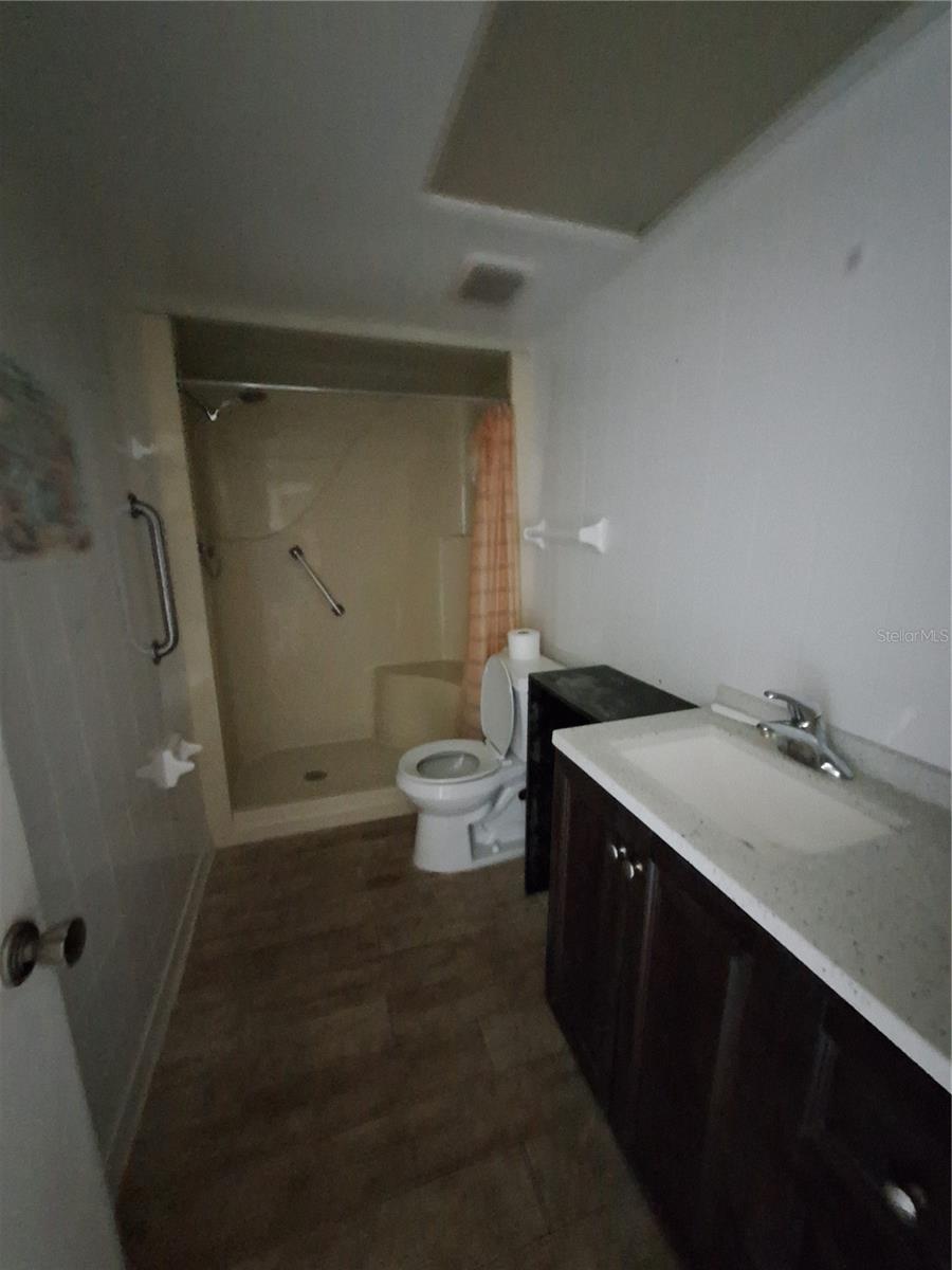A nice Deep Bathroom